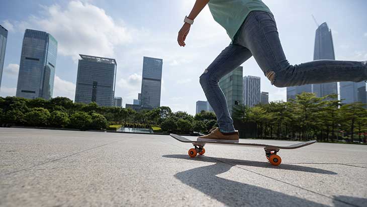 How Do You Turn On A Skateboard? 2 Beginner-Friendly Ways
