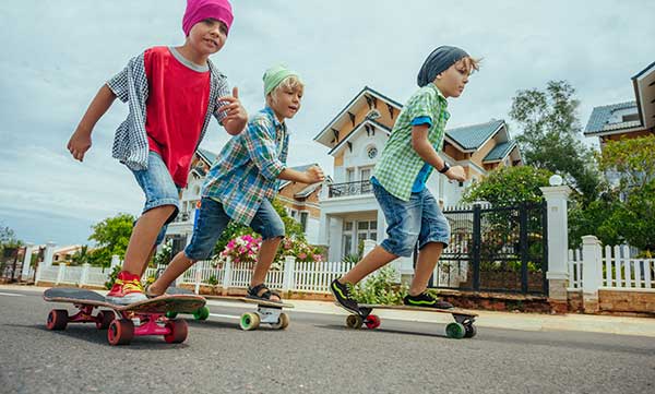 how to teach a child to skateboard