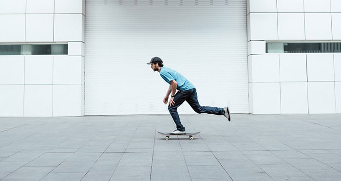 how do you turn a skateboard
