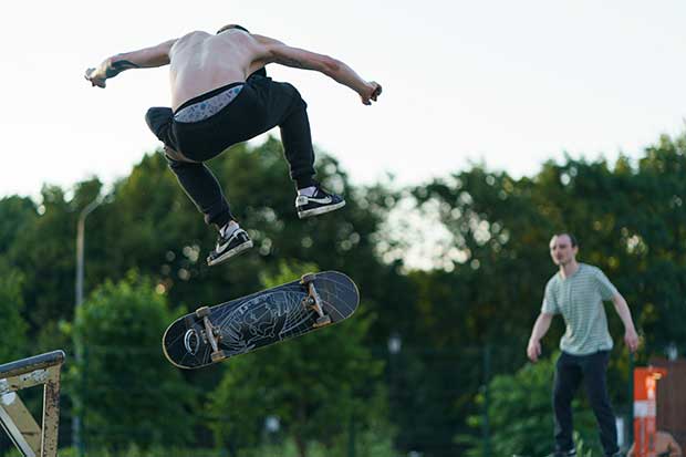 easiest skateboard tricks for beginners