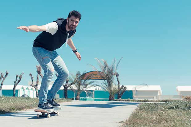 how to ride a skateboard for beginners