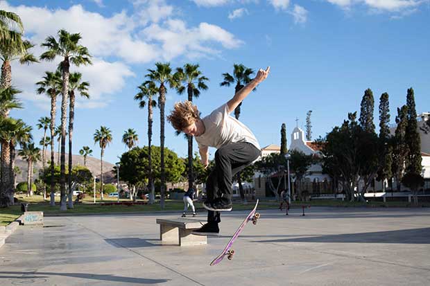 simple skateboard tricks for beginners